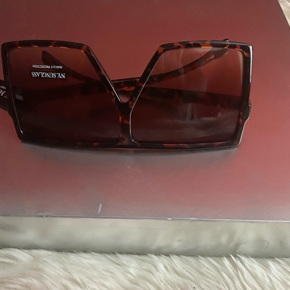 NY. SUNGLASSES - Picture 5 of 5